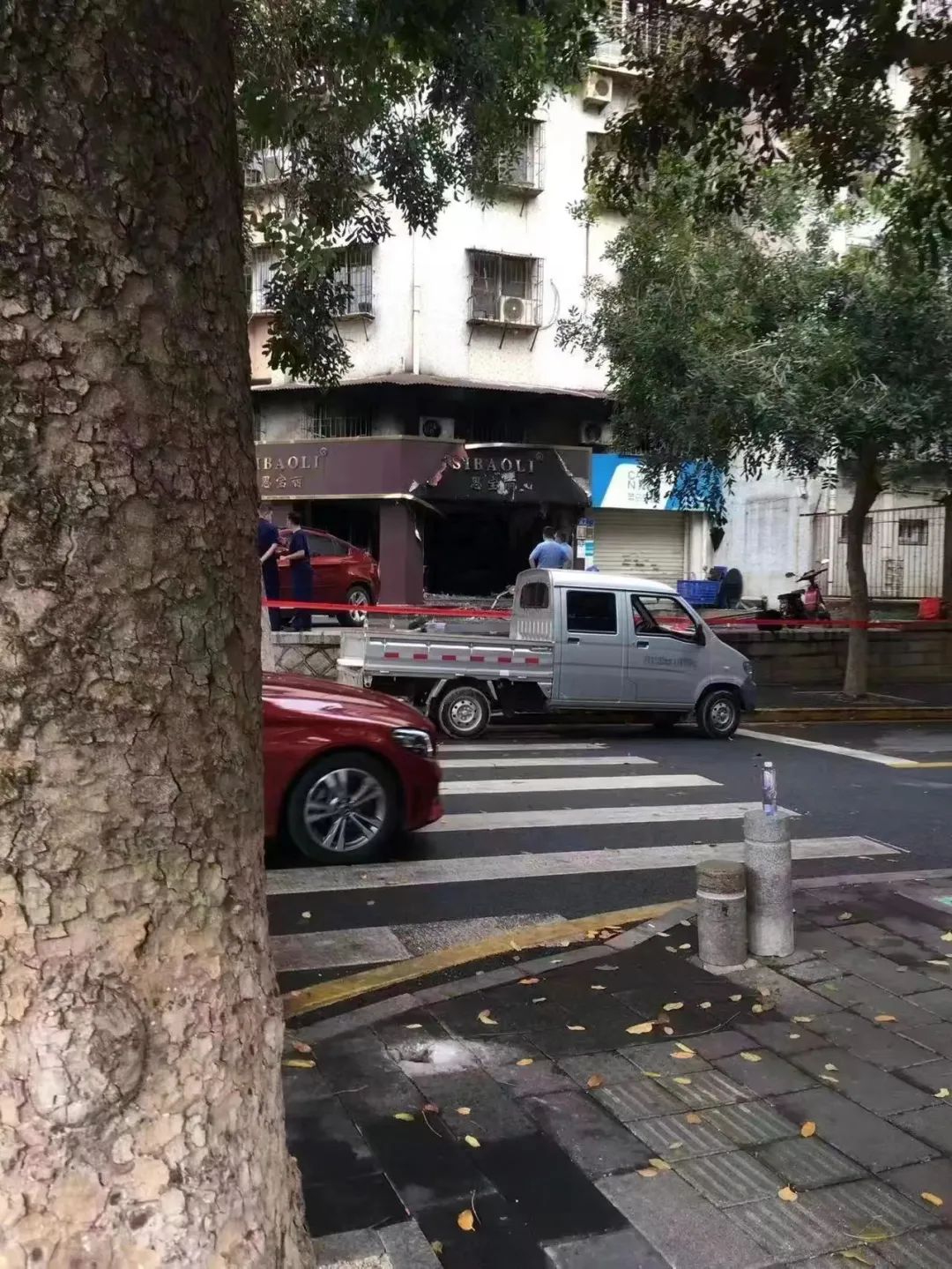 店铺火灾致3人遇难,撕心裂肺的叫声发人警醒!(图1) 店铺火灾致3人遇难,撕心裂肺的叫声发人警醒!(图1)
