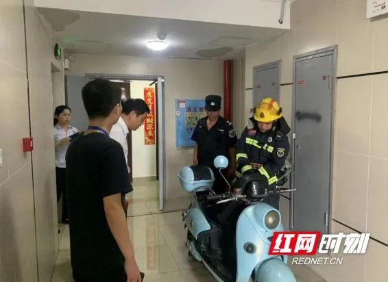 电瓶车入户充电差点起火,户主被罚款(图1) 电瓶车入户充电差点起火,户主被罚款(图1)