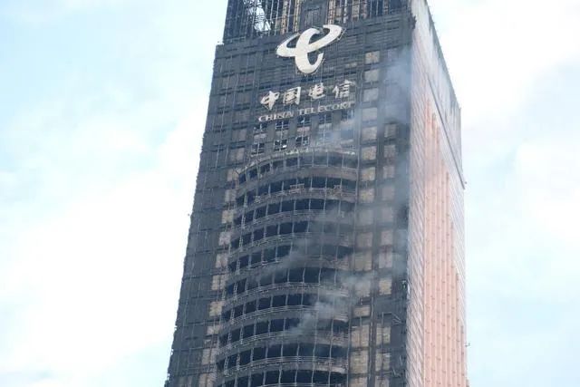 超高层的电信大楼火灾,原因是什么、烧的是什么,还有哪些问题?(图1) 超高层的电信大楼火灾,原因是什么、烧的是什么,还有哪些问题?(图1)