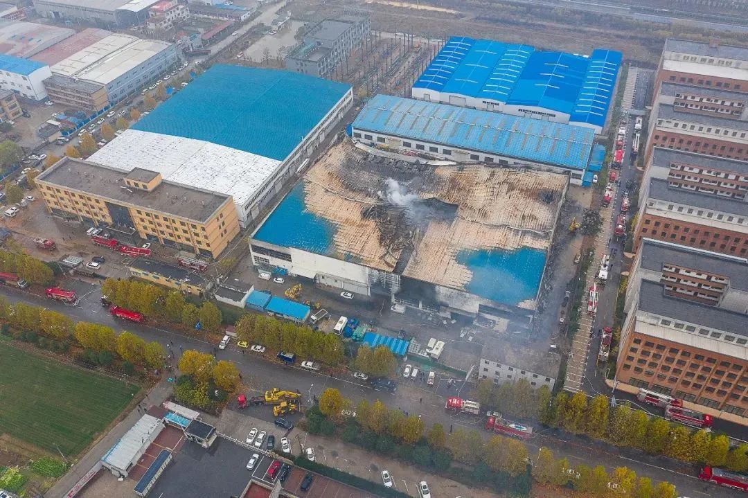 安阳厂房火灾亡38人,为啥人没跑出去,谁的责任?(图3) 安阳厂房火灾亡38人,为啥人没跑出去,谁的责任?(图3)